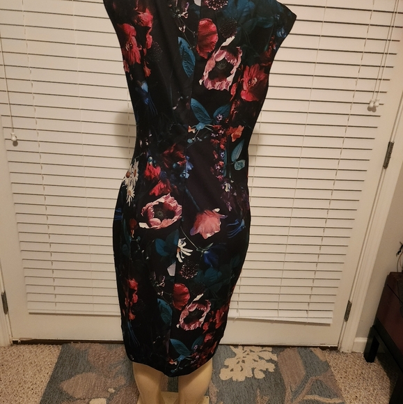 Dress - Picture 3 of 3